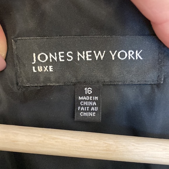 NWT. Jones New York LUXE black halter dress with sheer pleaded neckline. Size 16 - Picture 8 of 8